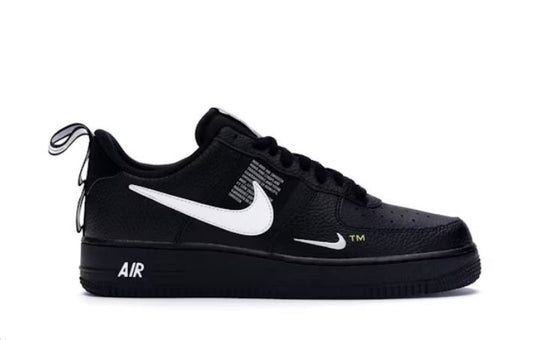 NIKE Air Force 1 Low Utility + Socks + Tag
