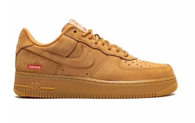 NIKE x Supreme Air Force 1 Low + Extra Laces + Tag + Socks